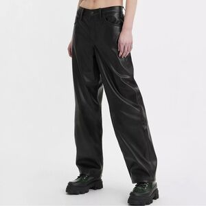 *NWT* Levi’s Women’s Faux Leather Baggy Dad Pants Size 31x30